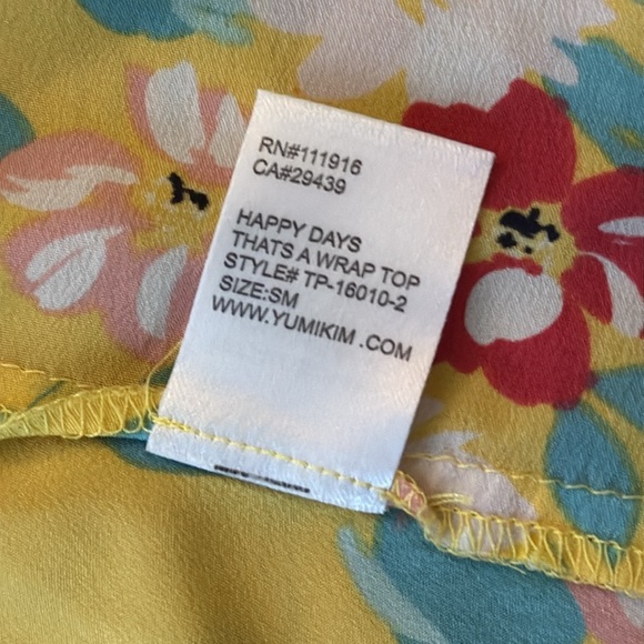 Yumi Kim as S Happy Days Thats a Wrap Top Yellow Floral Wrap Blouse 100% silk - Picture 7 of 8